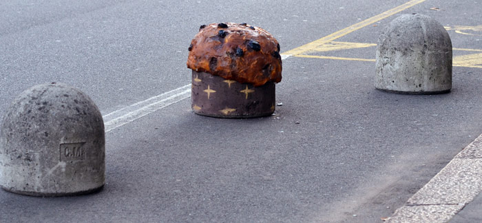 A mirage at Christmas, a panettone in the street. Panettone is the most classic of the desserts related to the Christmas holidays.